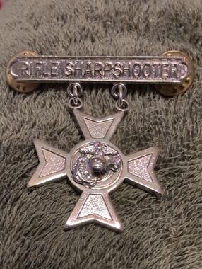 USMC Silver Rifle Sharpshooter Badge Pin